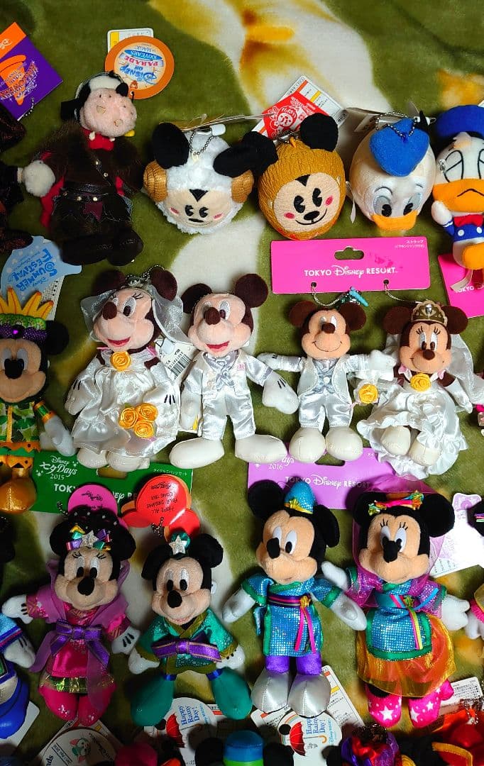 ディズニー ミッキー ミニー ぬいぐるみバッジ ９７体　まとめ売り