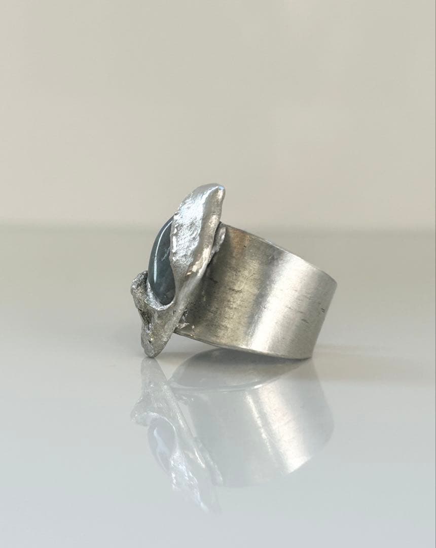 リング「Black Labradorite」ripple stone