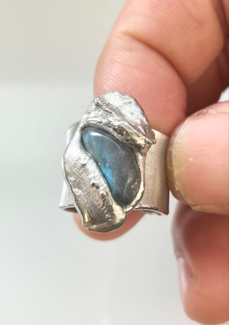 リング「Black Labradorite」ripple stone