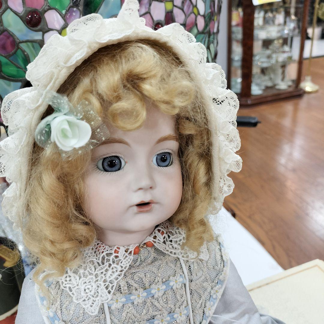 全身ビスクドール　レース付きグレーシルクドレスの人形