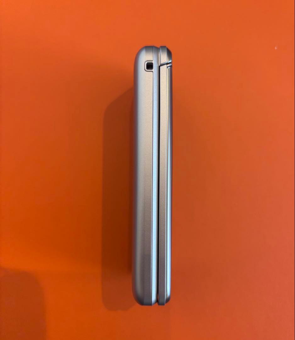 【美品】DIGNO NP902KC シルバー　携帯電話