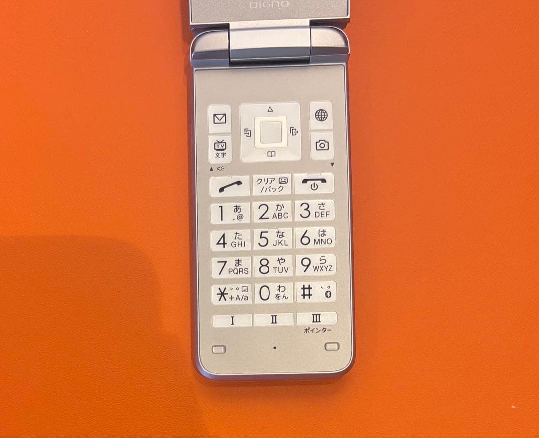 【美品】DIGNO NP902KC シルバー　携帯電話