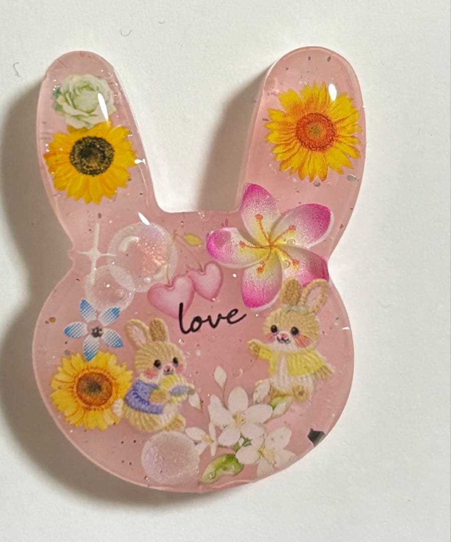 再販不可。ひまわりうさぎレジンヘアゴムブローチ