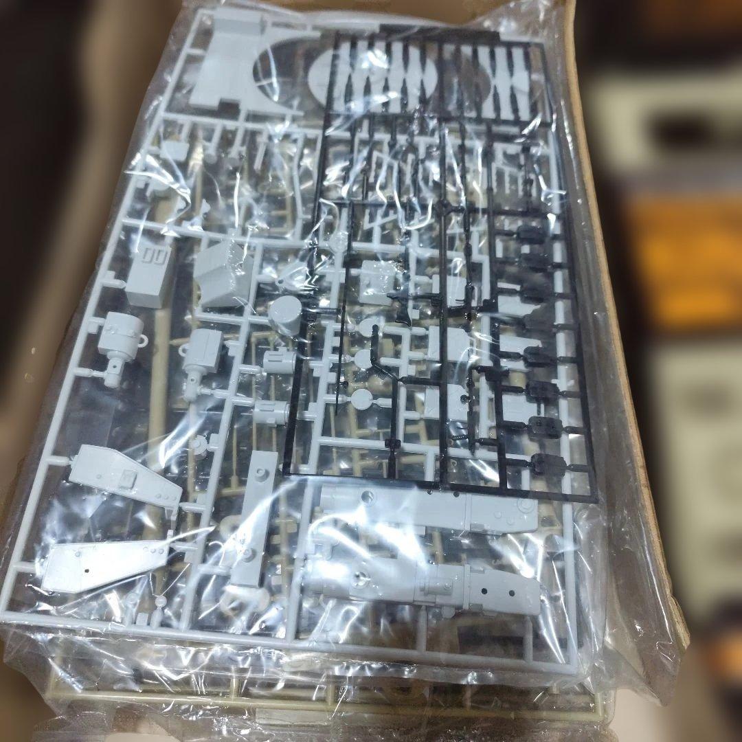 1/24スケール　リモートコントロール戦車 キングタイガーSd.Kfz.182。