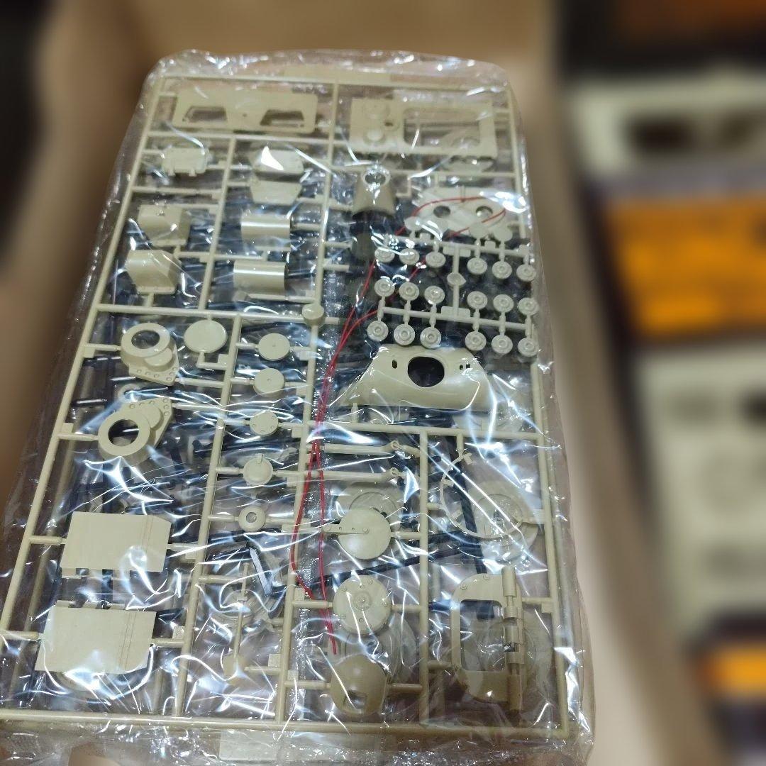 1/24スケール　リモートコントロール戦車 キングタイガーSd.Kfz.182。