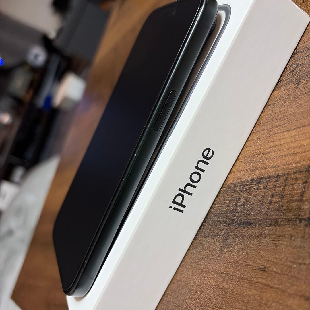 Apple iPhone 15 256gb ブラック本体