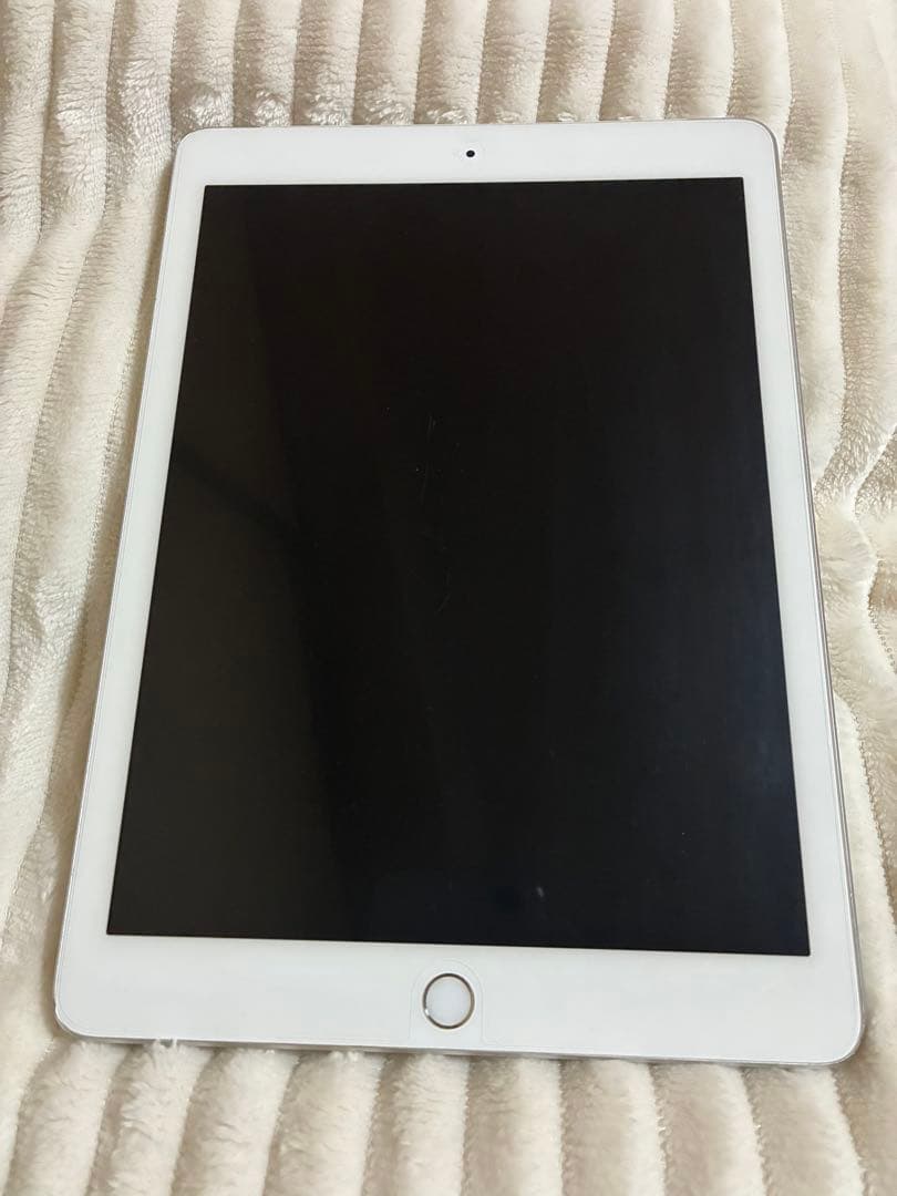 iPad 第6世代 シルバー 本体 simフリー 32GB