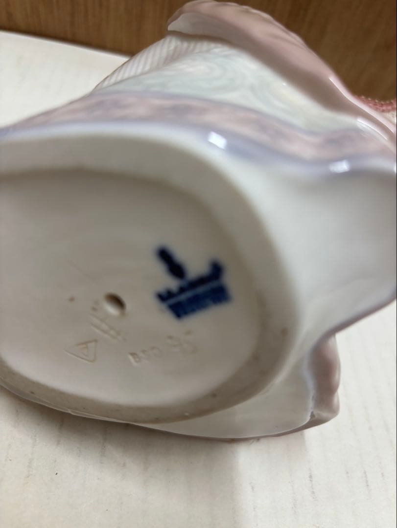 リアドロ パラソルを持つ娘