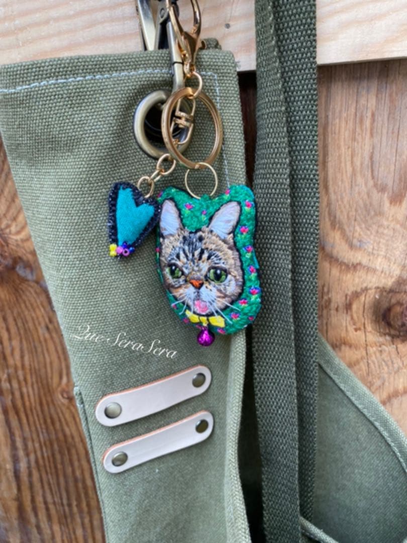 刺繍　猫　チャーム　キーホルダー　ハンドメイド