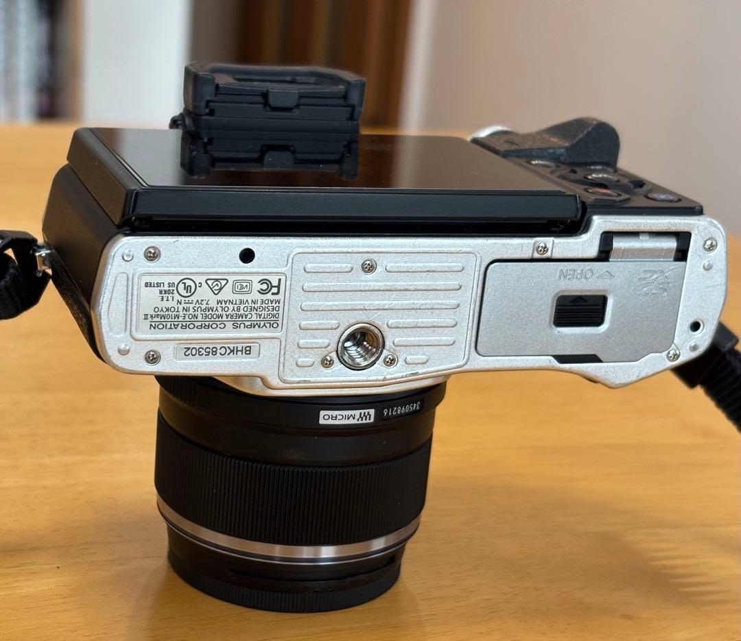 E-M10 MarkII 25mm F1.8単焦点と望遠ズームレンズ付