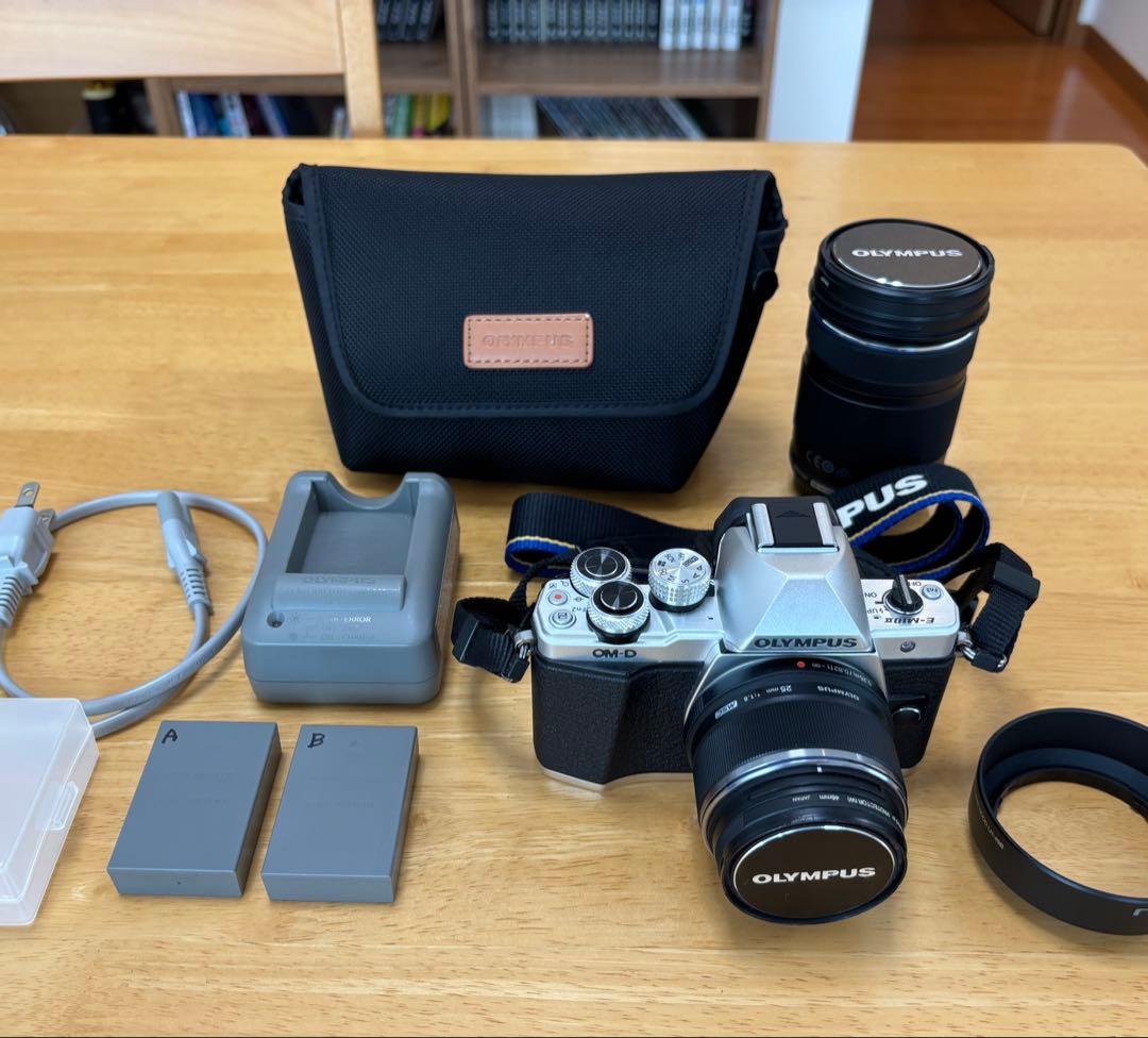 E-M10 MarkII 25mm F1.8単焦点と望遠ズームレンズ付