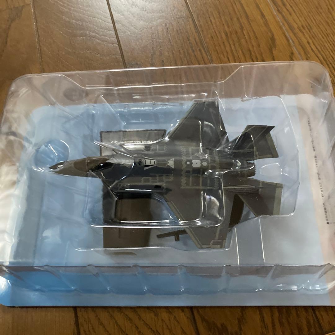 イタリア空軍　F-35 1/72スケールモデル スタンド付き