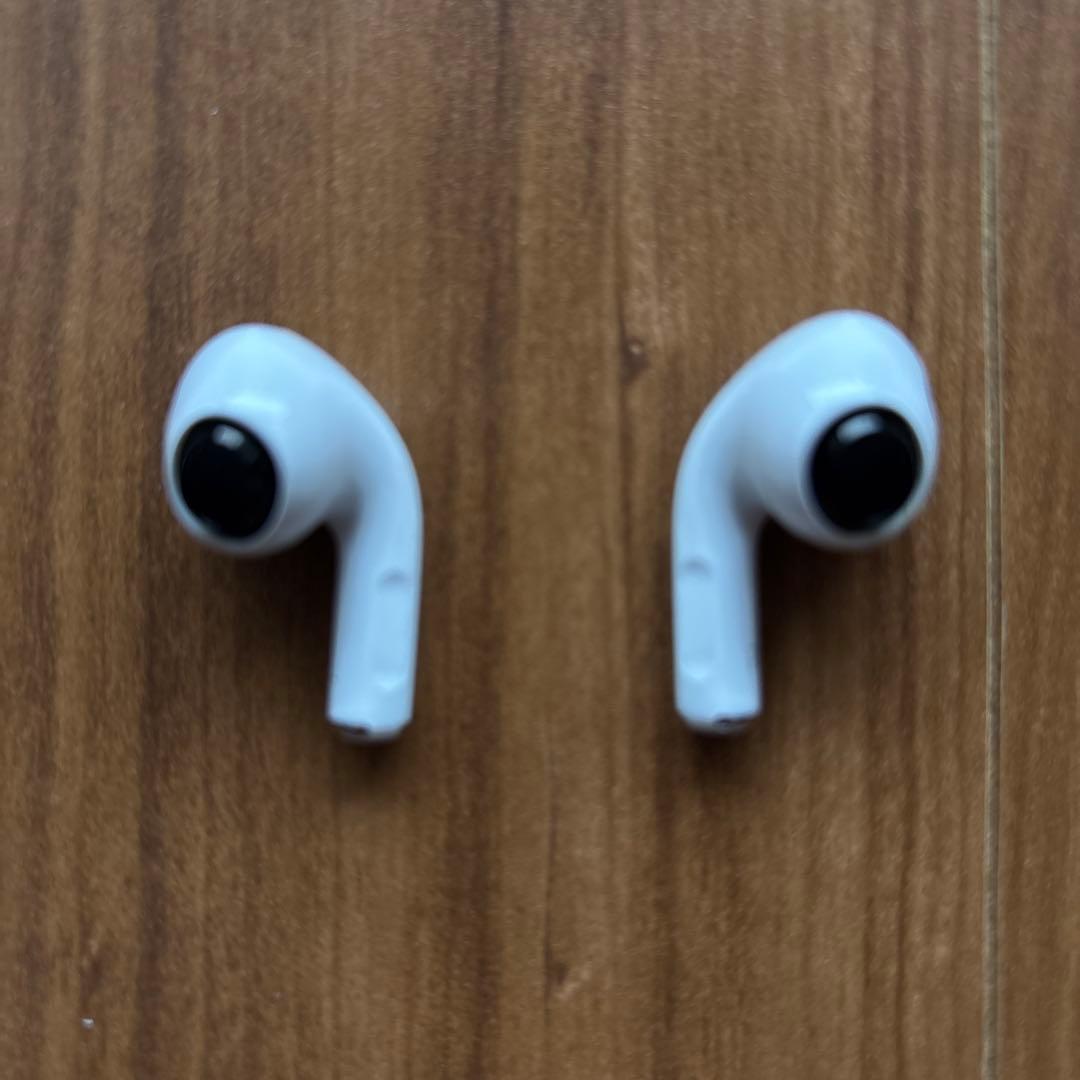 AirPods Pro ワイヤレス充電ケース付き(右イヤホンは機能しません)