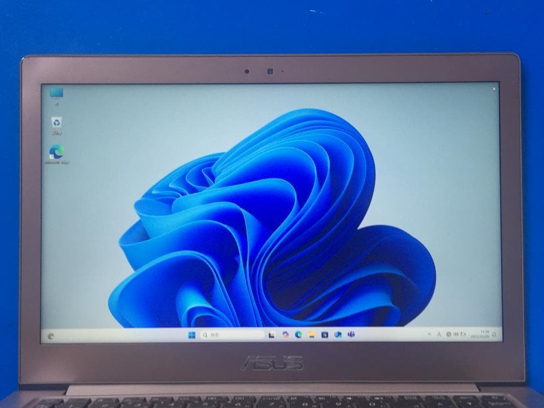 ASUS UX303L 13.3型TFT液晶　薄型・コンパクト ノートパソコン