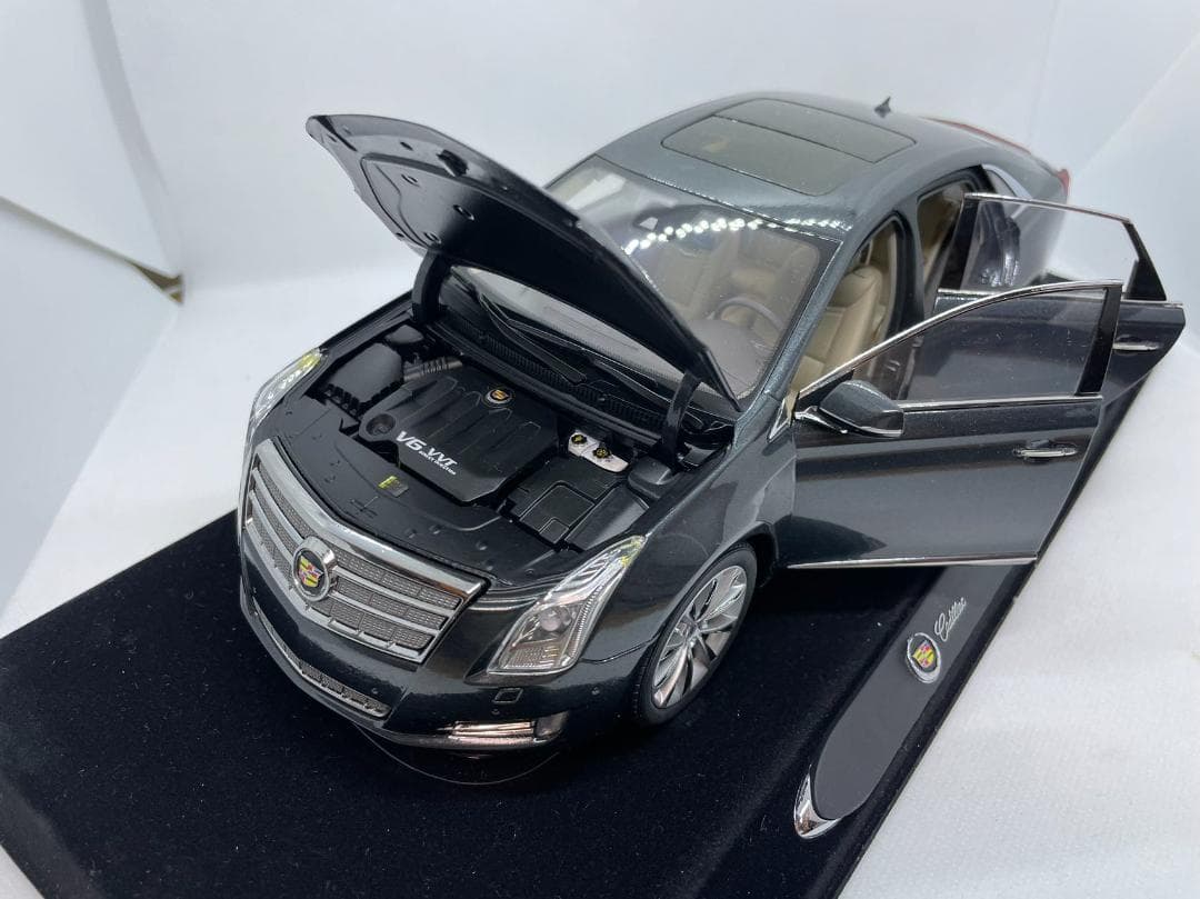 102-005 1/18 キャデラック Cadillac XTS グレー