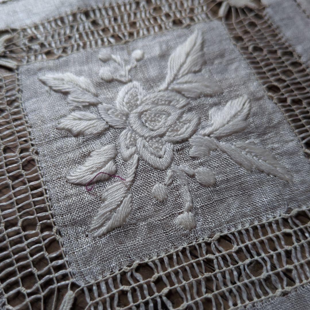 クリスマス前SALE！今日迄　希少フランスアンティーク　刺繍とレース編みドイリー