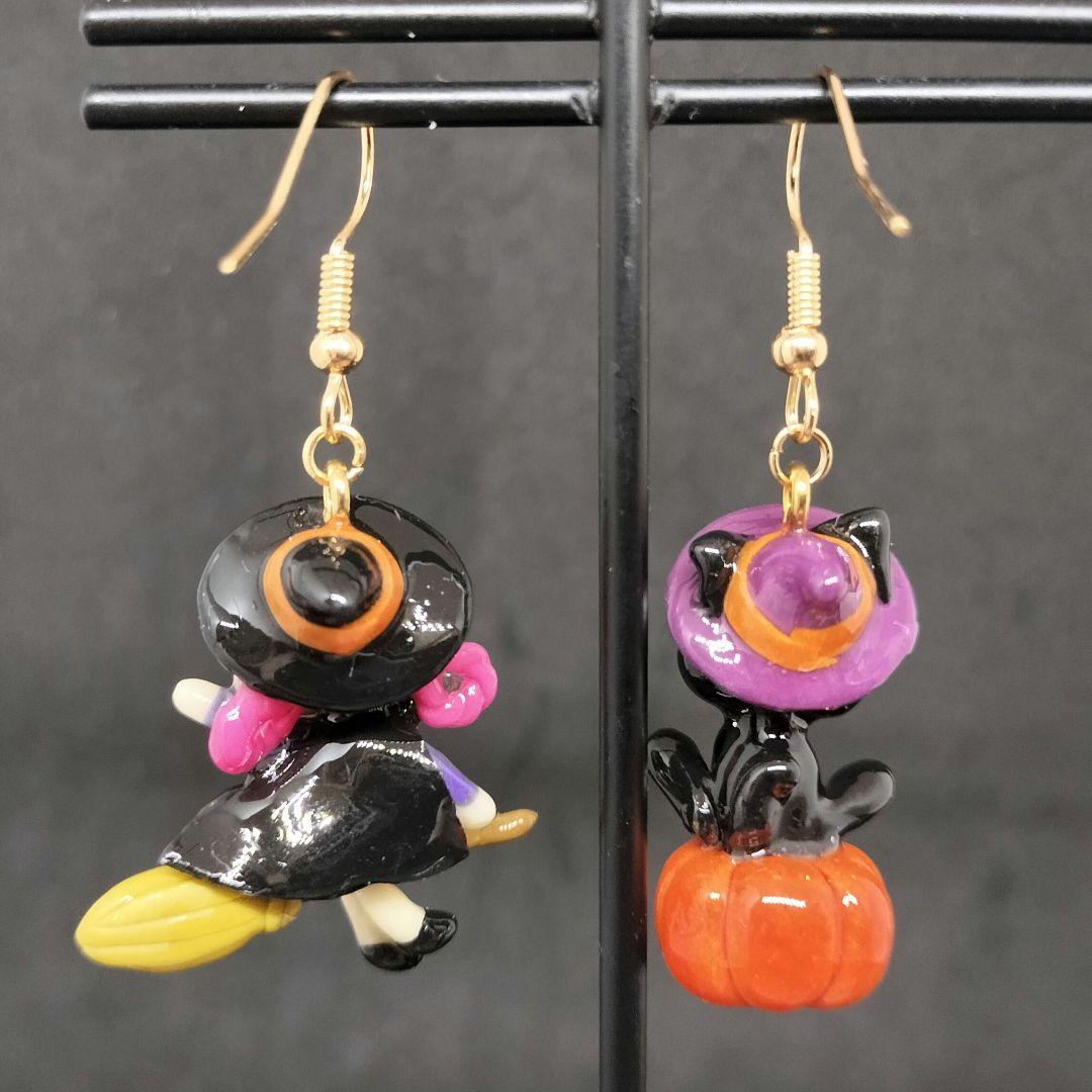 ハロウィン　黒猫と魔女のピアス