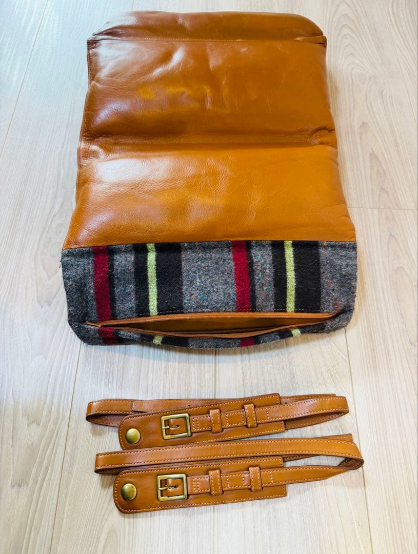 土屋鞄　ロールレザークッション