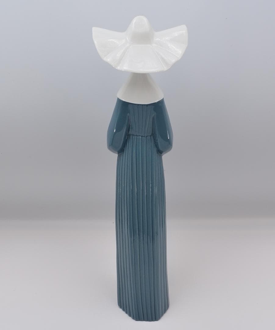 祈る尼僧／祈りのひと時　リヤドロ人形　２体セット　スペイン　光沢仕上げ　絶版