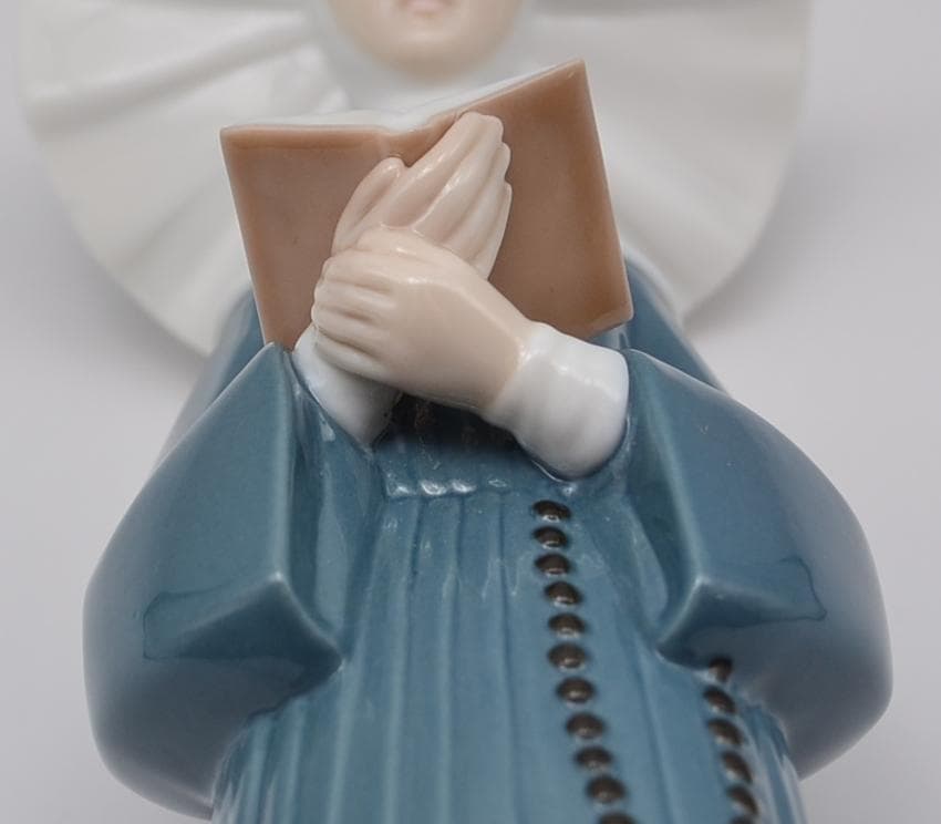 祈る尼僧／祈りのひと時　リヤドロ人形　２体セット　スペイン　光沢仕上げ　絶版