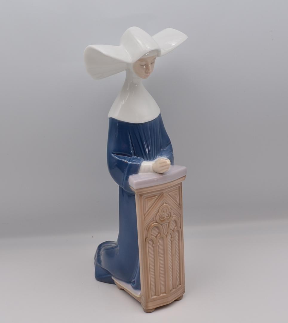 祈る尼僧／祈りのひと時　リヤドロ人形　２体セット　スペイン　光沢仕上げ　絶版