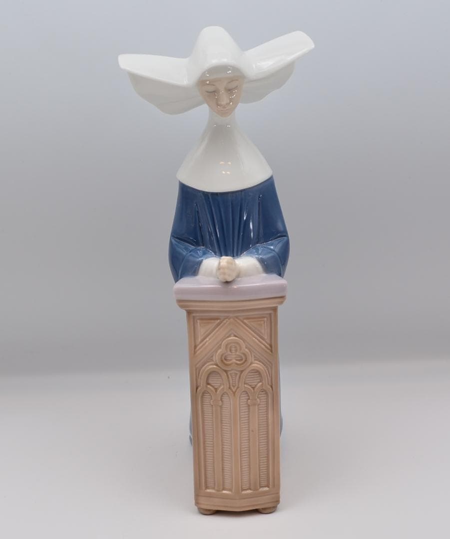 祈る尼僧／祈りのひと時　リヤドロ人形　２体セット　スペイン　光沢仕上げ　絶版