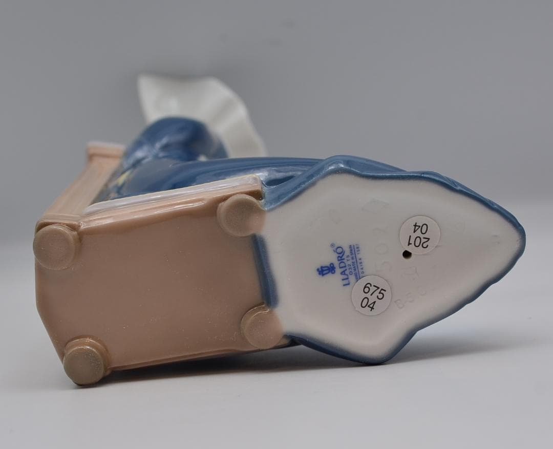 祈る尼僧／祈りのひと時　リヤドロ人形　２体セット　スペイン　光沢仕上げ　絶版