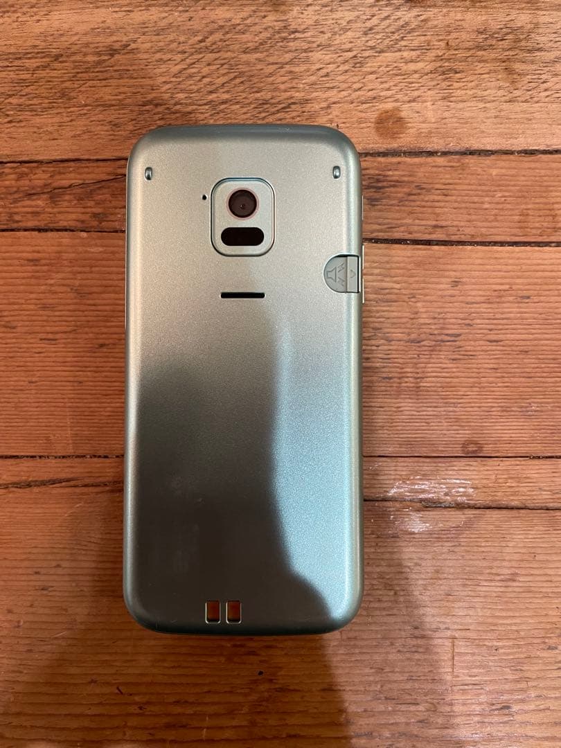 docomo　F-02J　らくらくホン　ガラホ　富士通　ミントグリーン