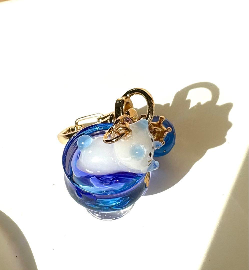 Blue Strawberry Dream バタフライピーティー　ねこ　レジン