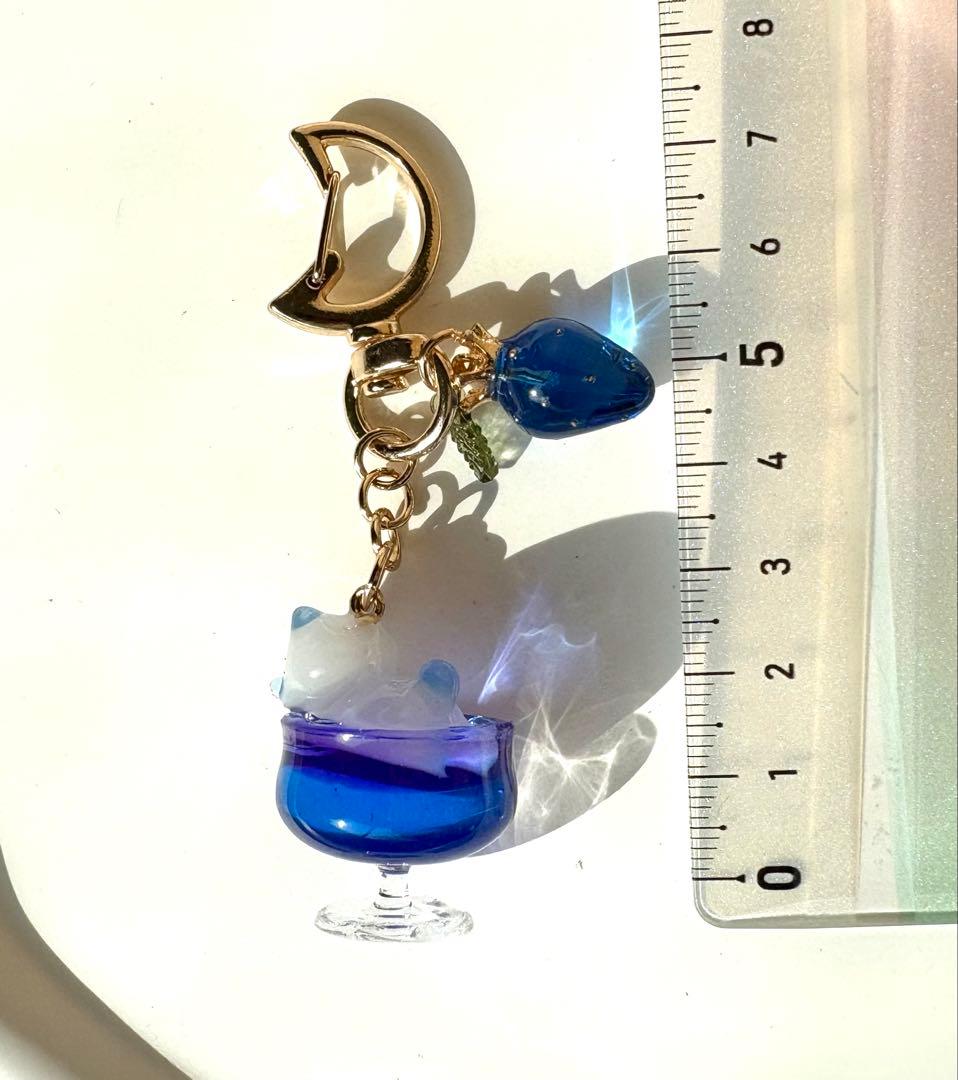 Blue Strawberry Dream バタフライピーティー　ねこ　レジン