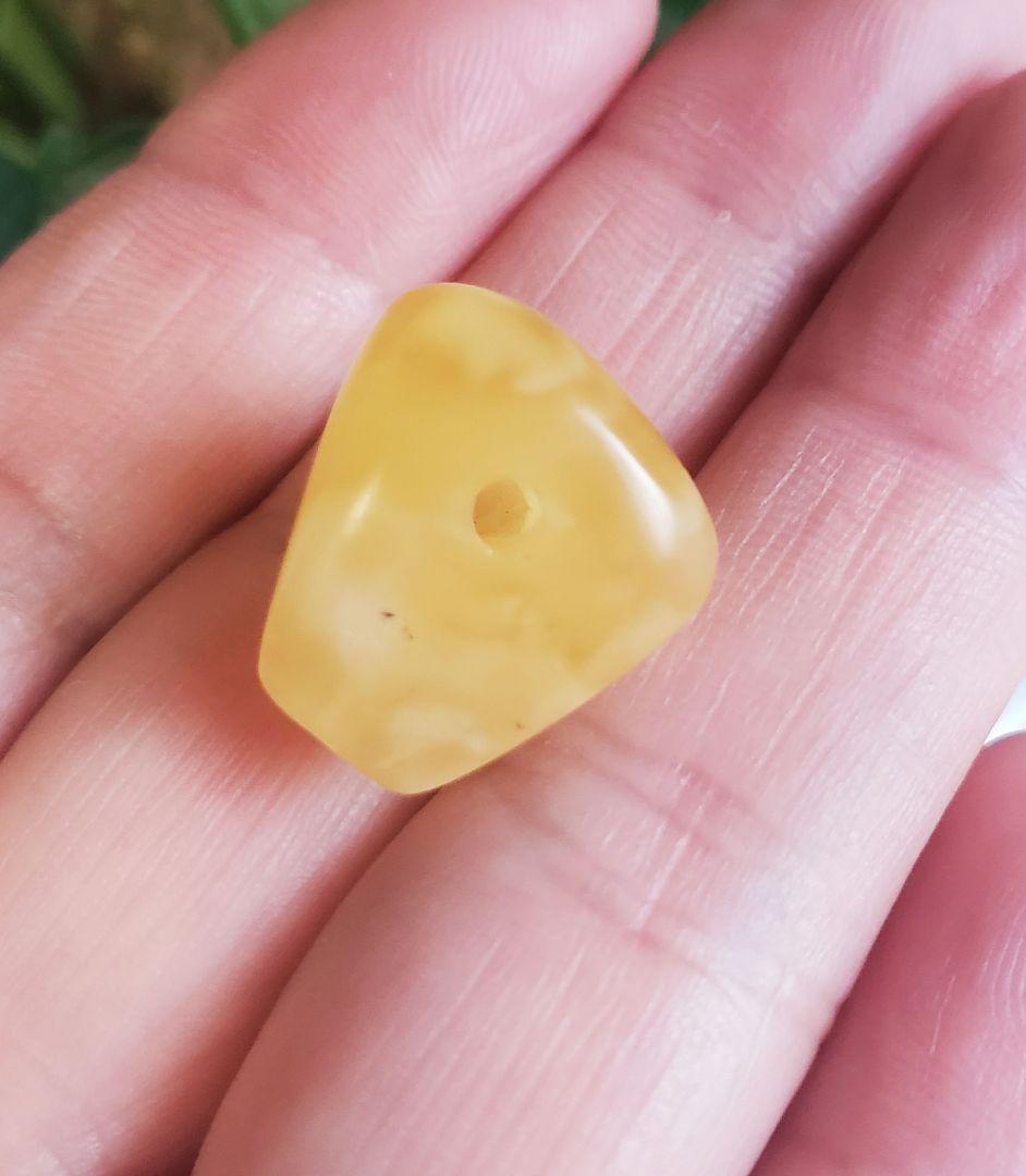 天然琥珀蜜蝋三通穴あきビーズ