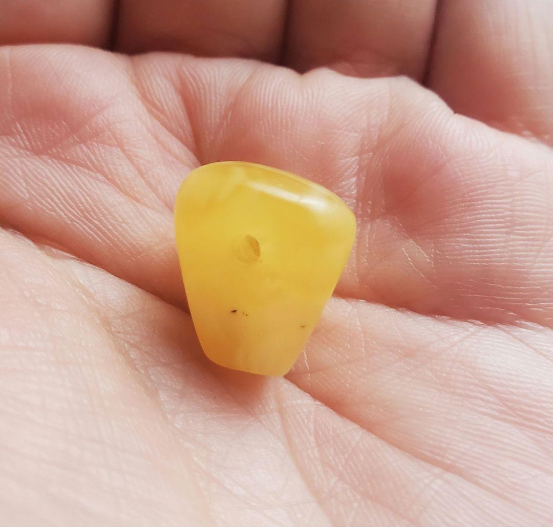 天然琥珀蜜蝋三通穴あきビーズ