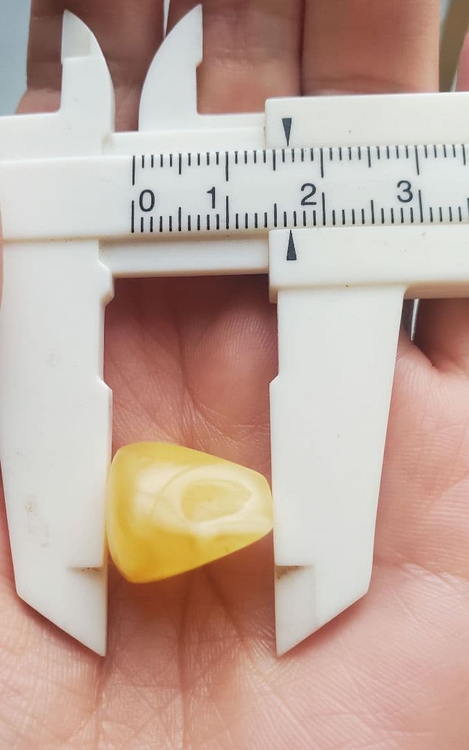 天然琥珀蜜蝋三通穴あきビーズ