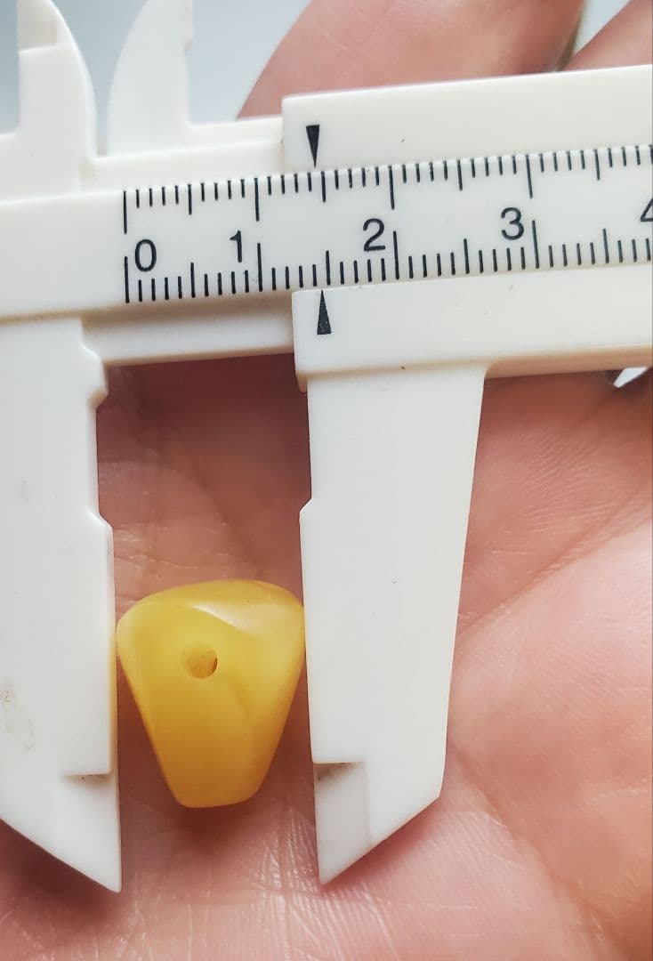 天然琥珀蜜蝋三通穴あきビーズ