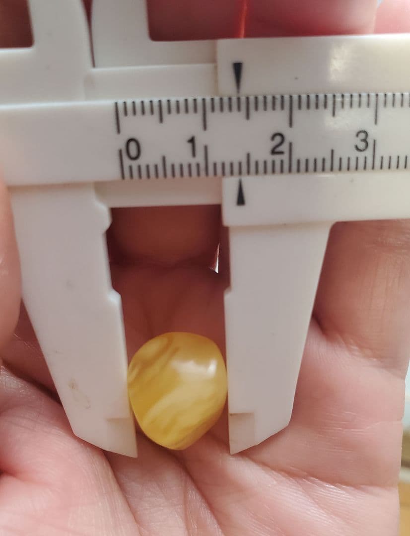 天然琥珀蜜蝋三通穴あきビーズ