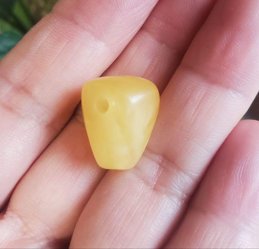 天然琥珀蜜蝋三通穴あきビーズ