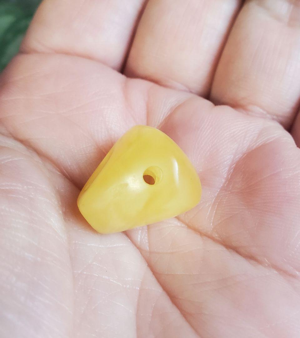天然琥珀蜜蝋三通穴あきビーズ
