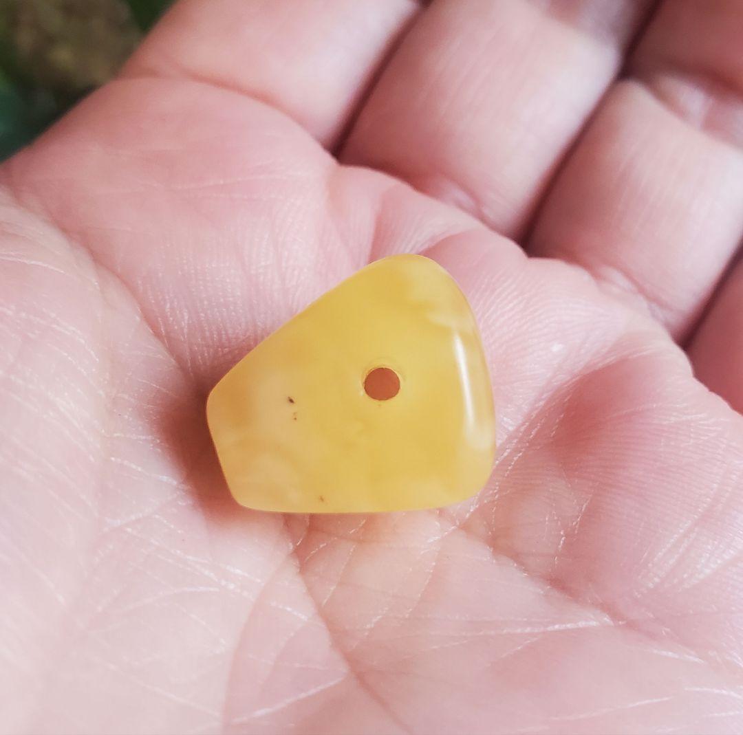 天然琥珀蜜蝋三通穴あきビーズ