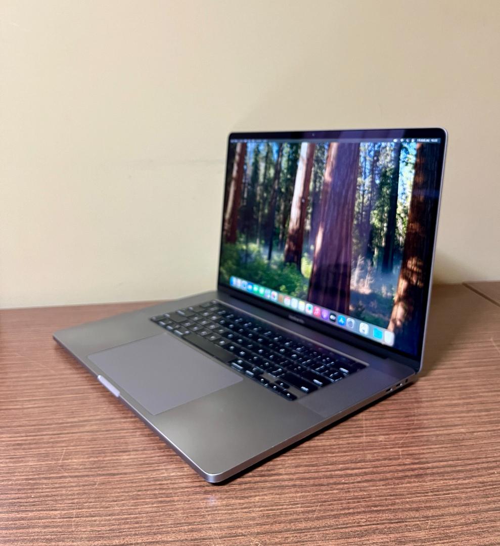 高性能・大画面 MacBook Pro 2019 - i9、32GB、1TBGB