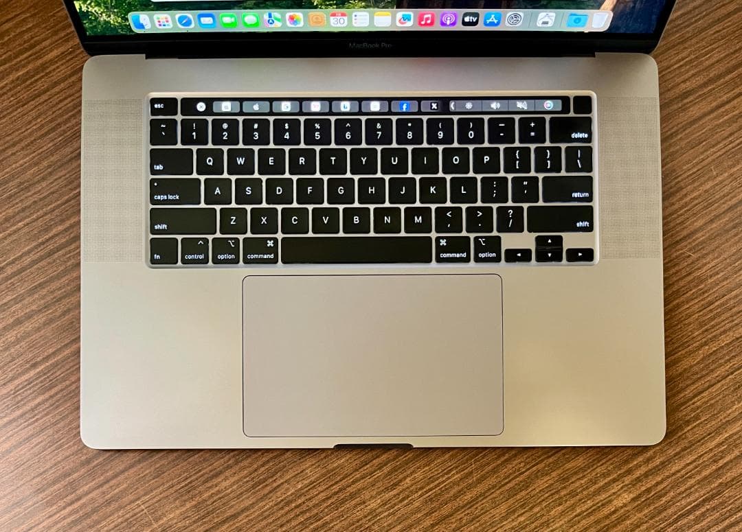 高性能・大画面 MacBook Pro 2019 - i9、32GB、1TBGB
