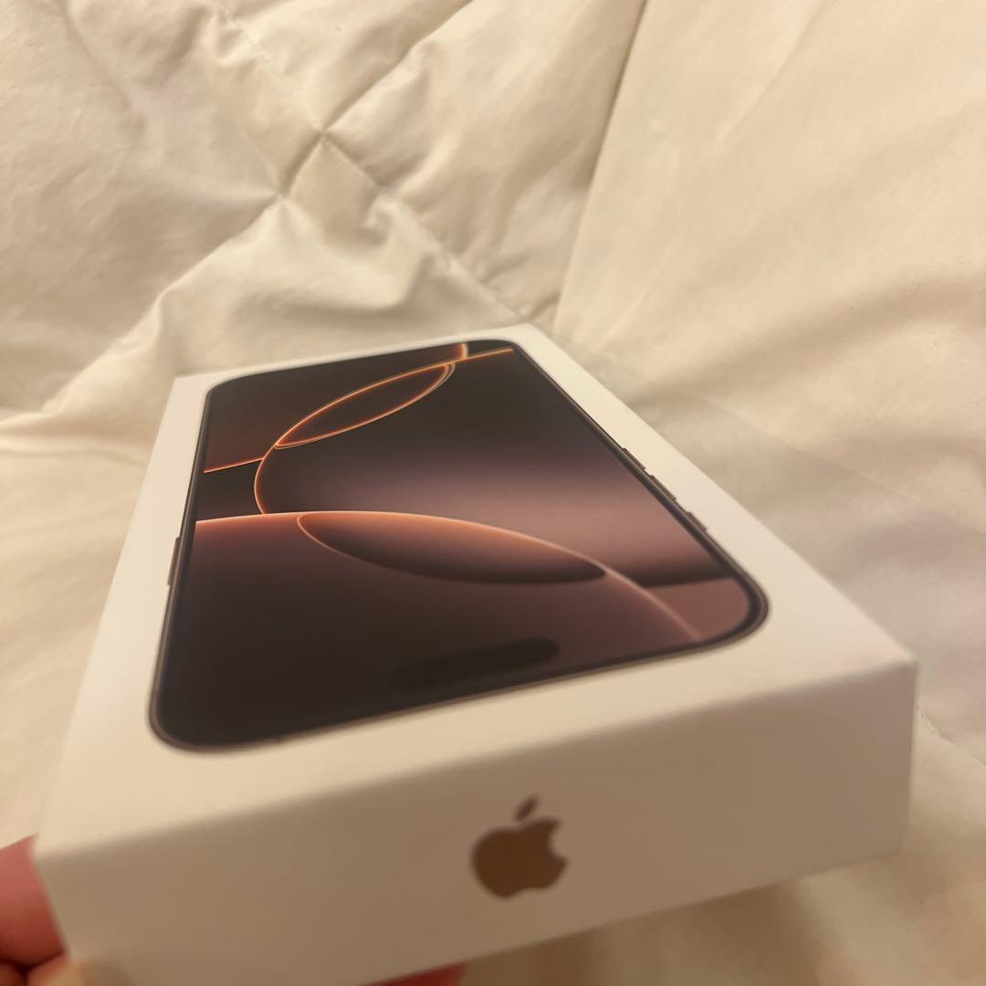 新品未開封　iPhone 16 Pro Max デザートチタニウム 512GB