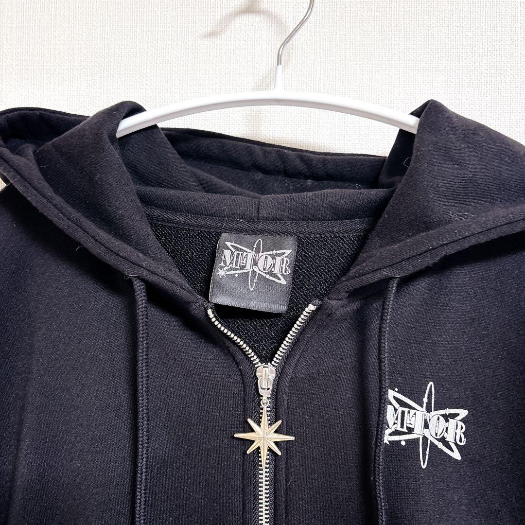 あゆみ めておら パーカー ジップアップフーディ 黒 ロゴデザイン