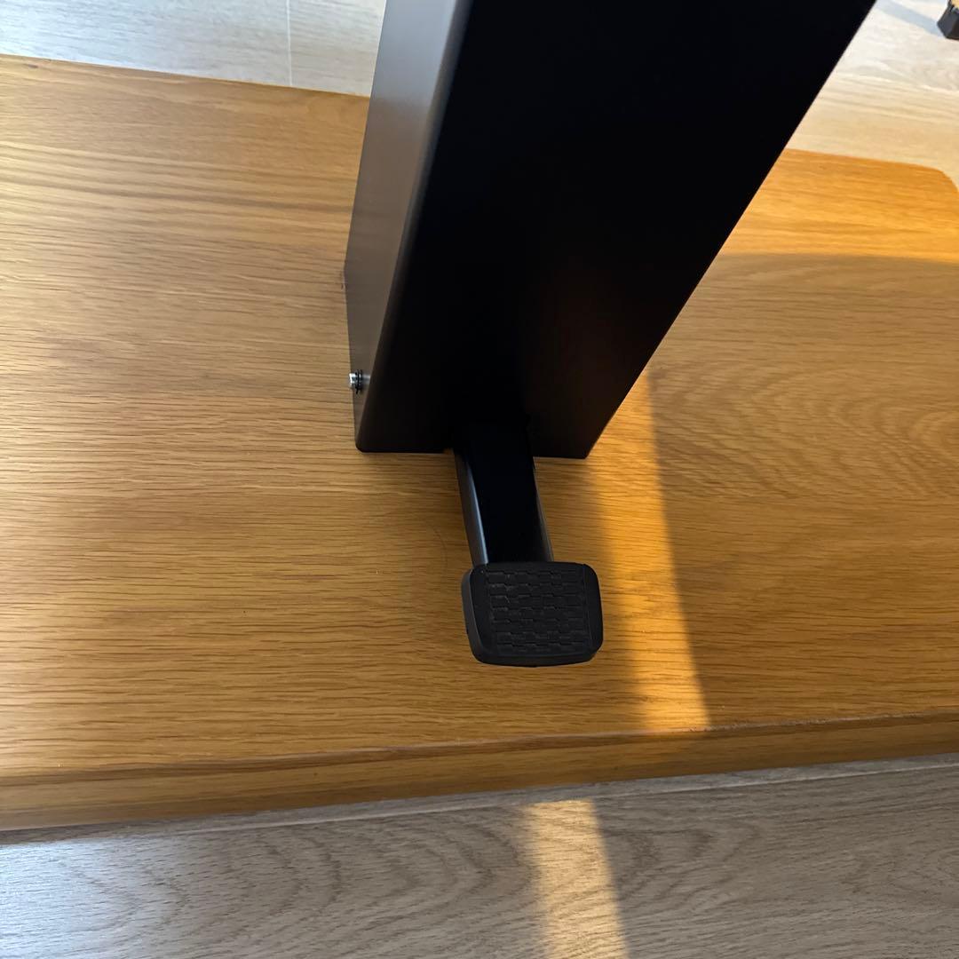 木製ベンチ ベージュ系 布地とテーブル