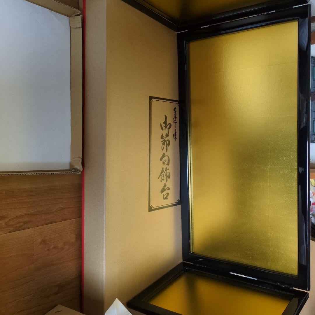 (2)雛人形　5人飾り木製塗二段の人形、段、親王台セット セット11000円