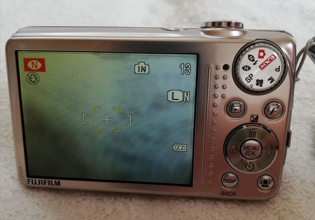 FinePix　F80EXR コンパクトデジタルカメラ ジャンク品