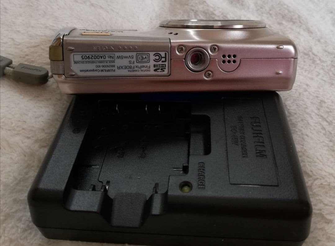 FinePix　F80EXR コンパクトデジタルカメラ ジャンク品