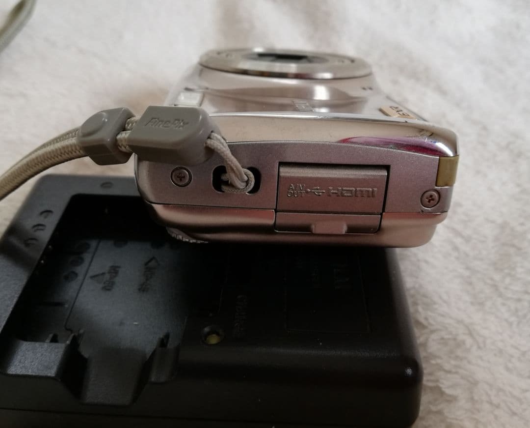 FinePix　F80EXR コンパクトデジタルカメラ ジャンク品