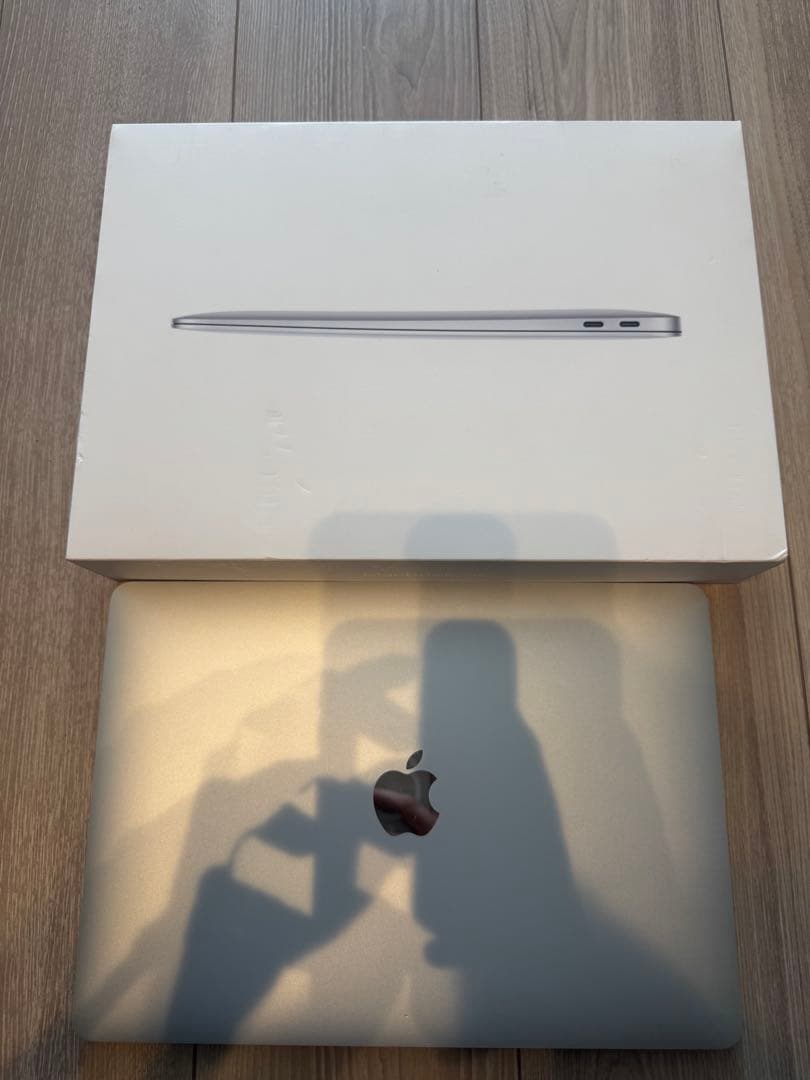 【極美品】Apple MacBook Airシルバー 充放電回数17回
