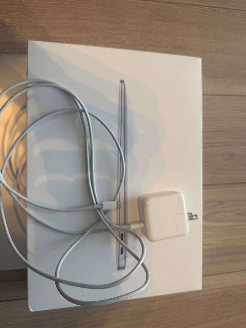 【極美品】Apple MacBook Airシルバー 充放電回数17回