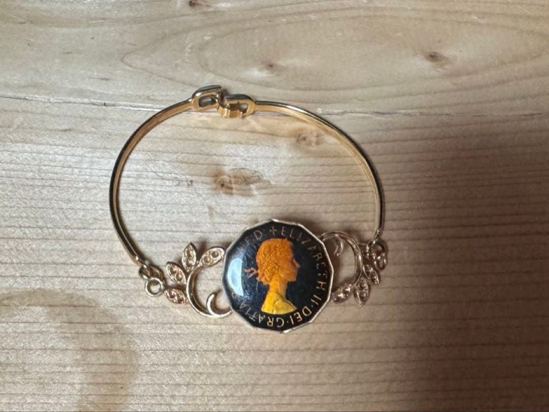 Vintage ゴールドカラー　　ブレスレット　バングル